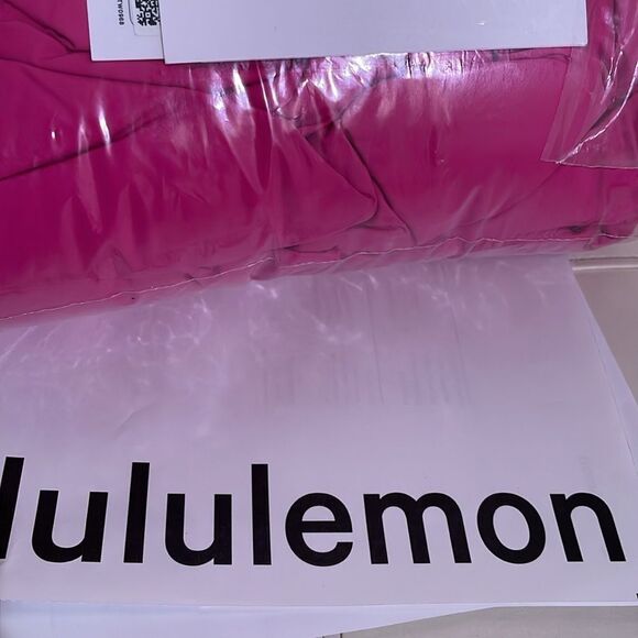 LULULEMON WUNDER Puff SUPER CROPPED vest SONIC PINK SIZE 4 perfect cute NWT - Picture 3 of 5